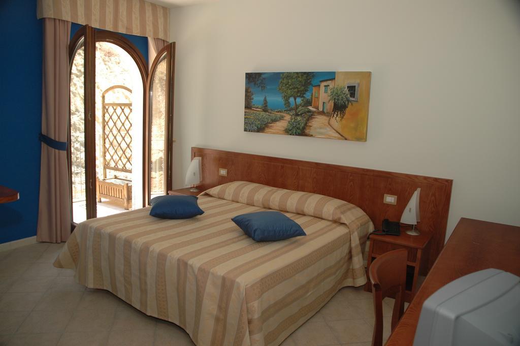 Agriturismo L'Arca Di Anna Brambilla Бельведере-Мариттимо Номер фото